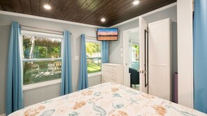 3 bedrooms, desk, iron/ironing board, free WiFi