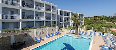 Seasonal outdoor pool, open 8:00 AM to 7:00 PM, pool umbrellas