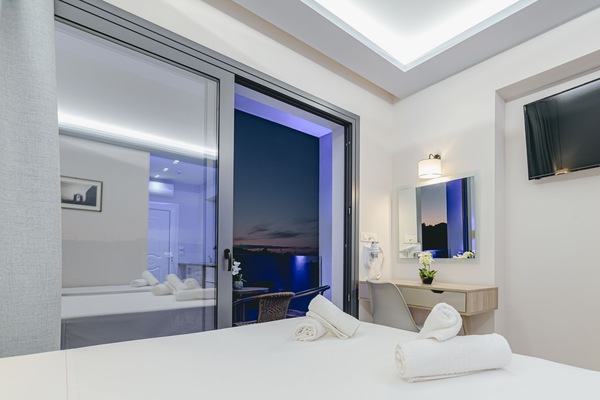 Triple Room, Courtyard View | Free WiFi, bed sheets
