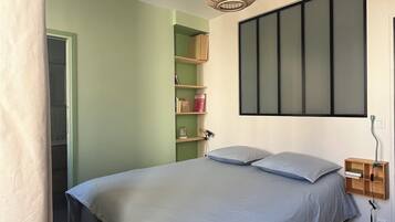 1 bedroom, in-room safe, iron/ironing board, travel cot