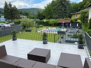 Family Triple Room, Garden View | Desk, laptop workspace - Enjoyit Rooms (Velden am Worther See)