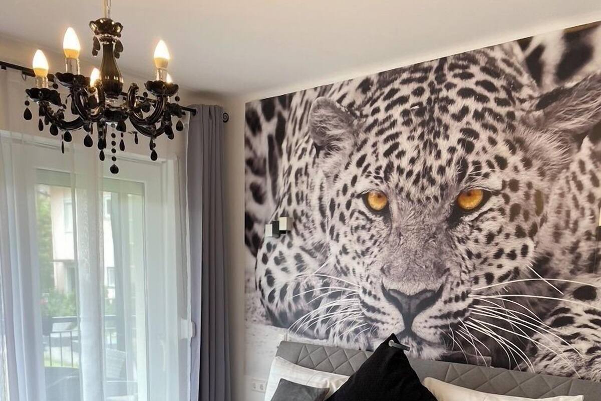 Escritorio y espacio para trabajar con laptop