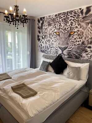 Comfort Double Room, Pool View | Desk, laptop workspace - Enjoyit Rooms (Velden am Worther See)