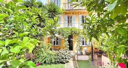 Authentique maison de famille provençale
10 piĂšces, 6 chambres, 9 couchages.