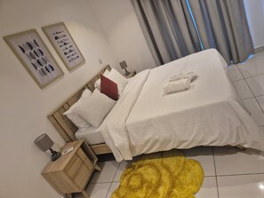 Laptop workspace, iron/ironing board, free WiFi - Ebs properties  (Accra)
