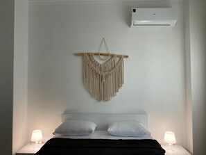 3 slaapkamers, een strijkplank/strijkijzer, wifi, beddengoed