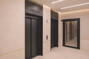 Apartment, Smoking