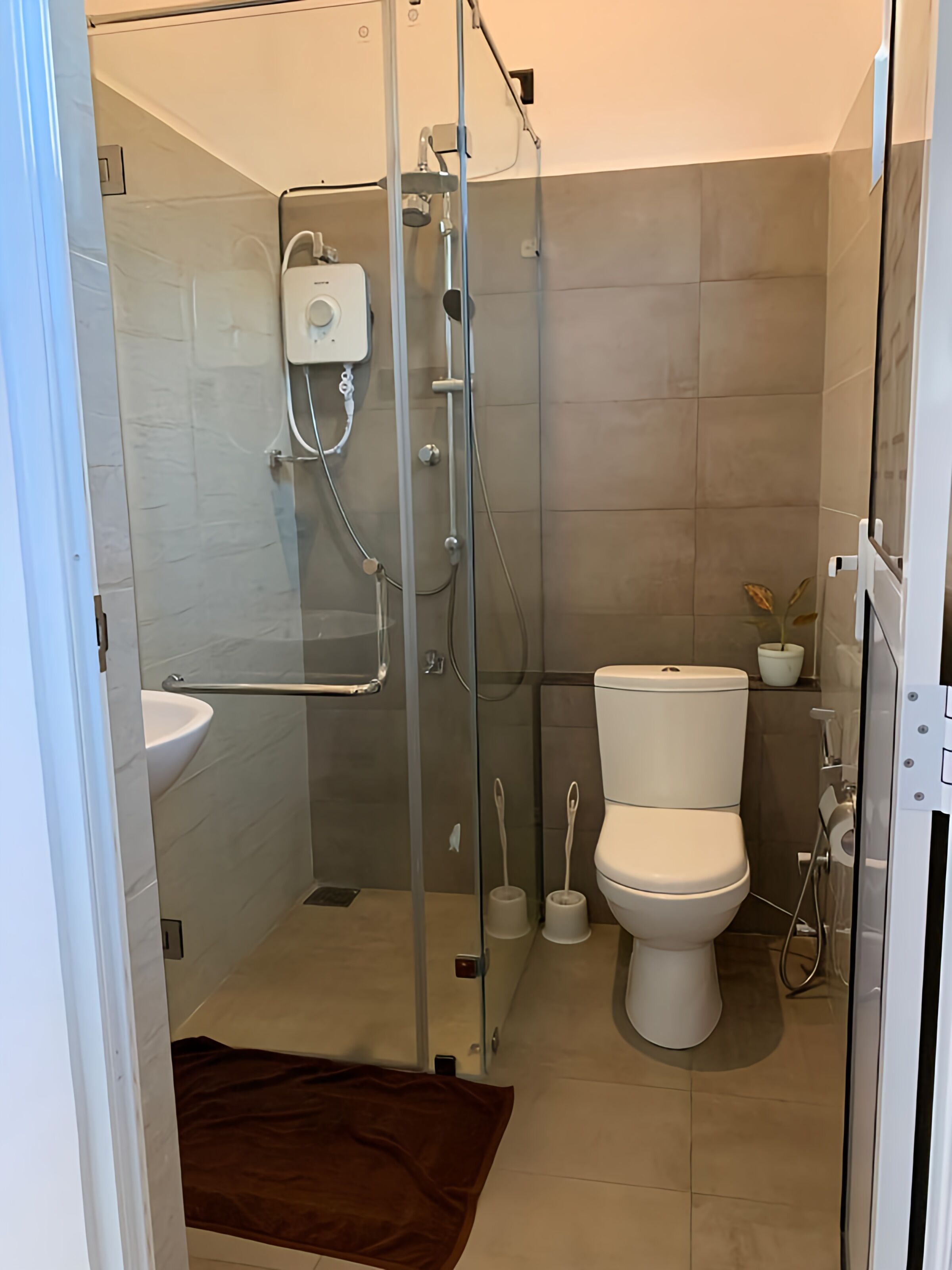 Shower, towels, soap, shampoo