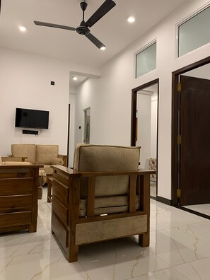 Living area - Shelo Transit Hotel (Katunayake)