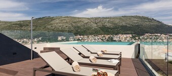 Luxurious 6-bedroom villa with rooftop saltwater pool, A/C, in Dubrovnik