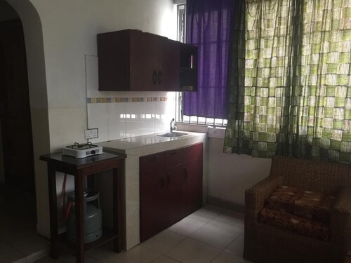 Cozy apartment in Adabraka with AC, WiFi