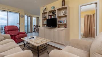 Condo, 1 Bedroom | Living area