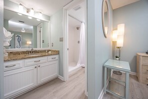 Appart'hôtel, 3 chambres | Salle de bain