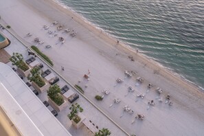 Beach/ocean view - Grand Marina Bleu I Private Beach & Views I PS5 I Infinity Pool I by Skyline Serenity (Dubai)