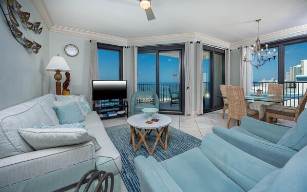 Condo, 3 Bedrooms | Living area