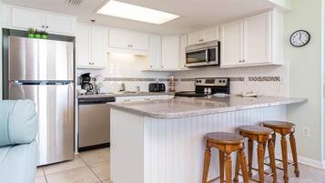 Condo, 3 Bedrooms | Private kitchen