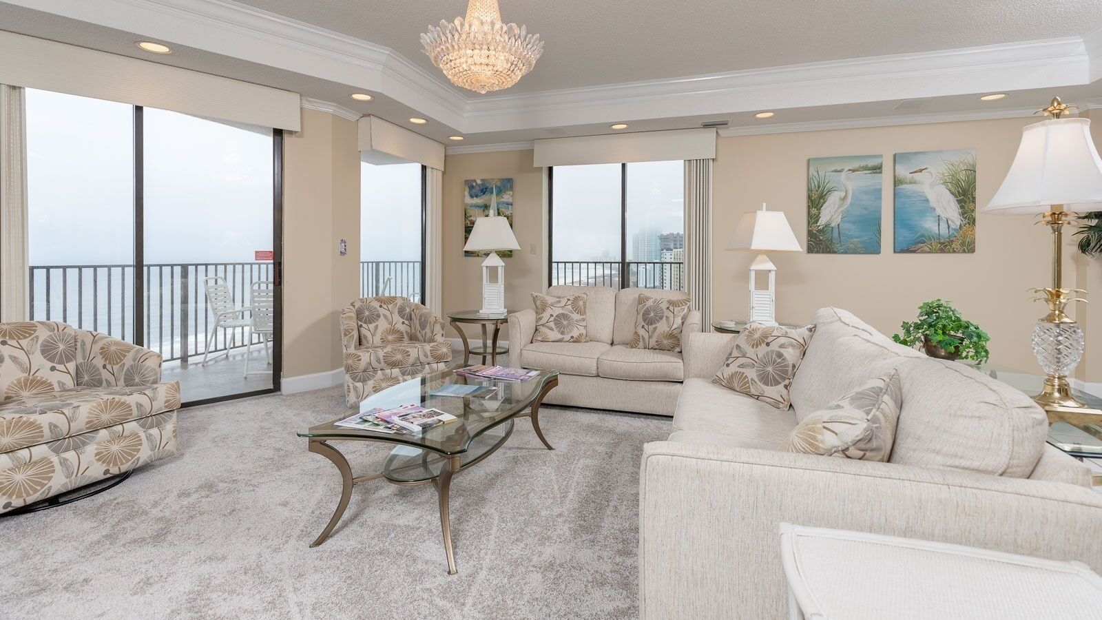 コンドミニアム 3 ベッドルーム | リビング エリア