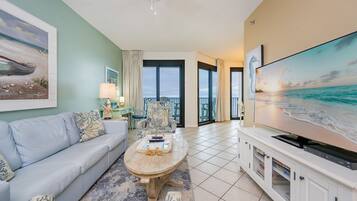 Condo, 1 Bedroom | Living area