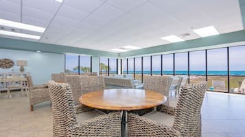 Condo, 1 Bedroom | Dining
