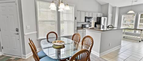 Townhome, 3 Bedrooms | Dining