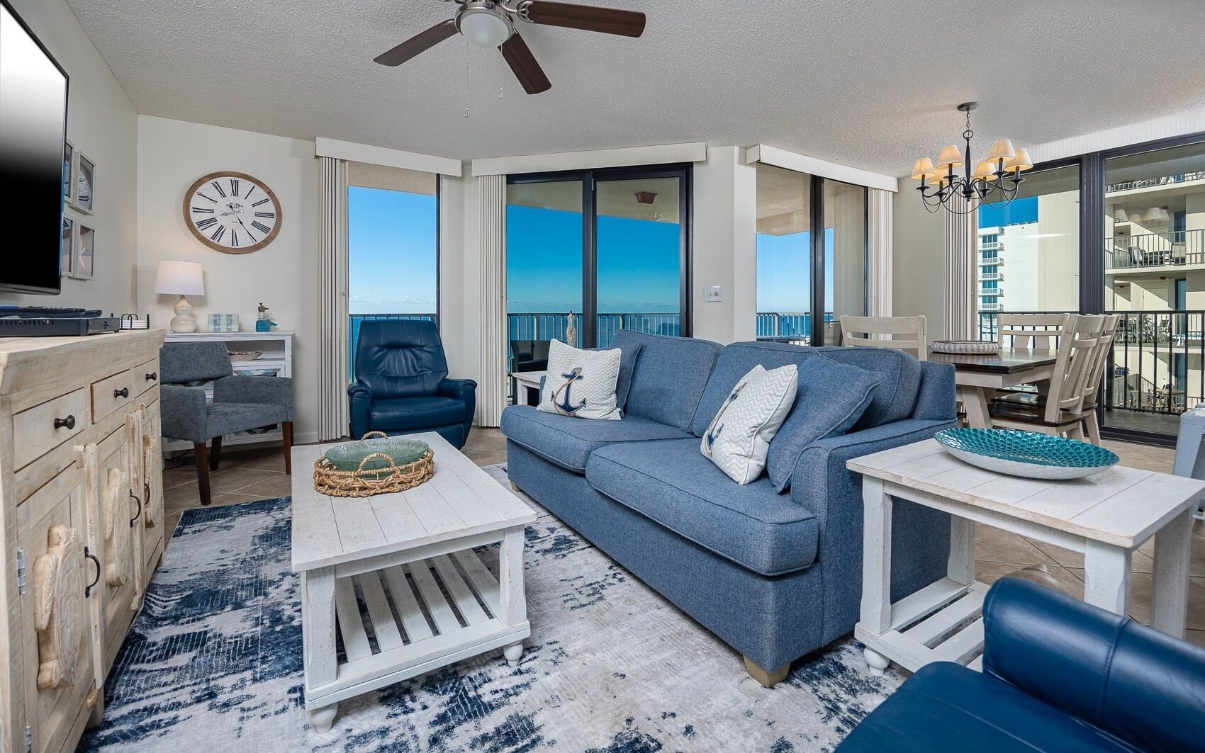 Condo, 3 quartos | Área de estar