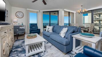 Condo, 3 quartos | Área de estar