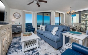 Condo, 3 Bedrooms | Living area