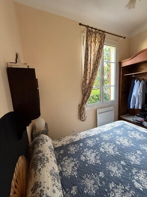 3 bedrooms, iron/ironing board