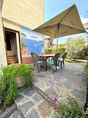 Outdoor dining - Charming house Cavalaire-sur-Mer - 3 bedrooms - Near the sea and town center (Cavalaire-sur-Mer)