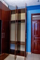 Decoración personalizada, muebles diferentes y wifi gratis 