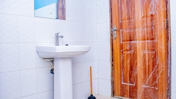 Deluxe Apartment, City View | Bathroom