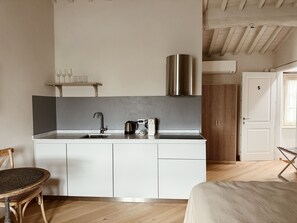 Luxury Studio Suite | Private kitchen