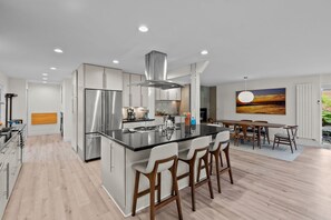 Fridge, microwave, oven, stovetop - Walk to Pearl St | Hot Tub | Garden | Prime Location (Boulder)