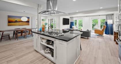 Walk to Pearl St | Hot Tub | Garden | Prime Location