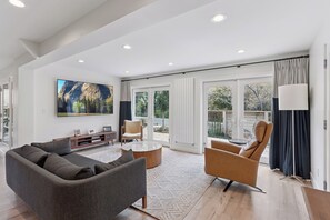 Fireplace - Walk to Pearl St | Hot Tub | Garden | Prime Location (Boulder)