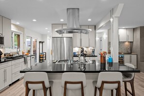 Fridge, microwave, oven, stovetop - Walk to Pearl St | Hot Tub | Garden | Prime Location (Boulder)