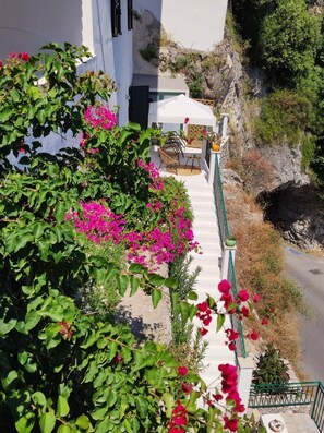 Exterior - Romantic room facing the sea, relaxation is well-being on the Amalfi Coast. (Campania)
