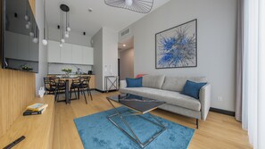 Leilighet, utsikt mot innsjø (114) | Oppholdsområde | Flatskjerm-TV