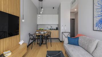 Apartment, Lake View (114) | Living area