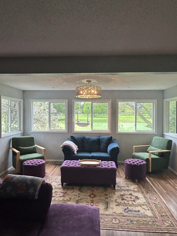 Interior - Charming 3-bedroom house with AC, WiFi in awesome Traverse City (Traverse City)