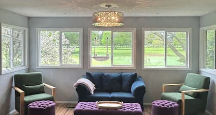 Charming 3-bedroom house with AC, WiFi in awesome Traverse City