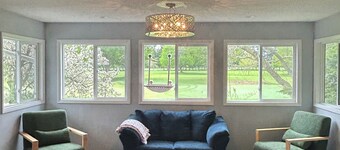 Charming 3-bedroom house with AC, WiFi in awesome Traverse City