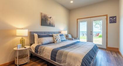 Sandy Point Resort, Lakeside 2BR Modern Escape