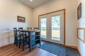 Dining - Sandy Point Resort, Lakeside 2BR Modern Escape (Ely)