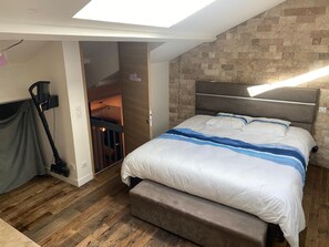 5 bedrooms, WiFi, bed sheets - Waterfront villa (Guigneville-sur-Essonne)