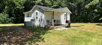 Modest comfortable home in Downtown Yadkinville