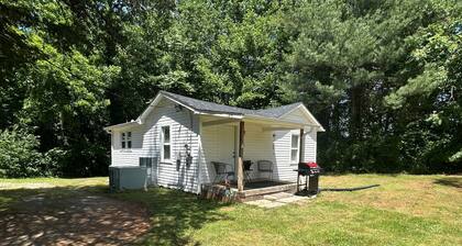 Modest comfortable home in Downtown Yadkinville