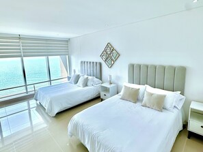 Lúxusíbúð - sjávarsýn | Straujárn/strauborð, ókeypis vöggur/ungbarnarúm