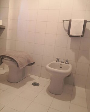 Hair dryer, towels, soap, shampoo - Cozy detached house in the historic center of Umbertide indoor garden (Umbertide)