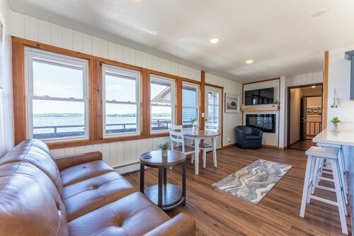 Sandy Point Resort Suit, amazing 365 Lakeview